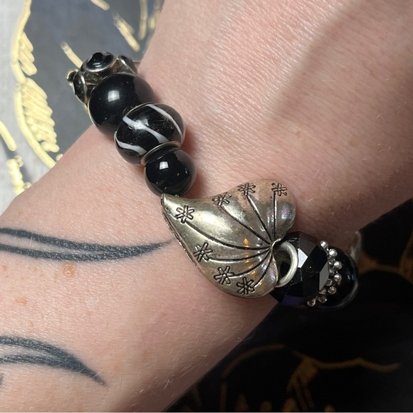 Vintage Y2K Chunky Textured Heart Black and Silver Beaded Stretch Bracelet D3 - Picture 8 of 11